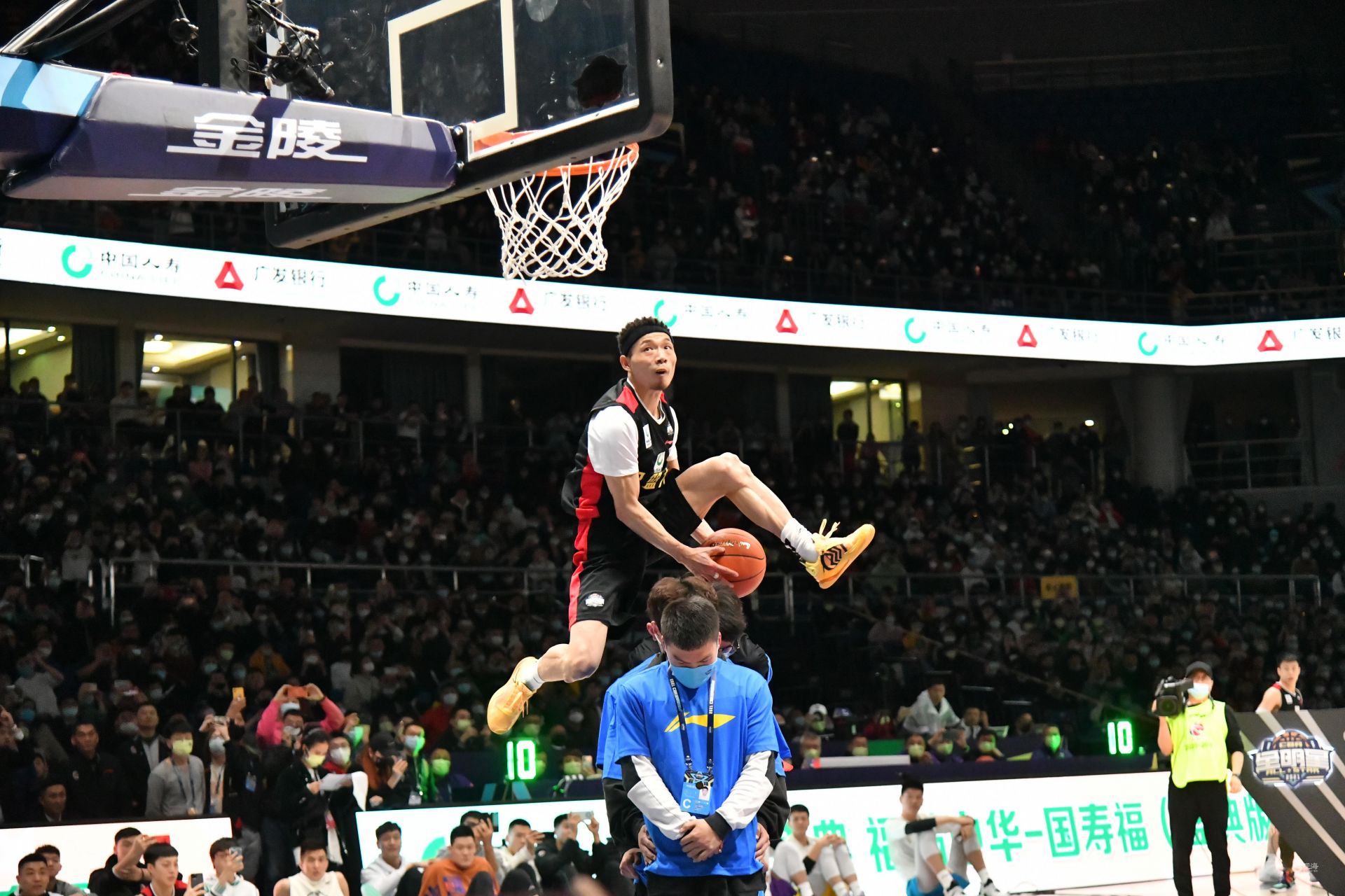 受到一定程 受到一定程