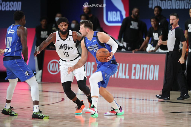 且对手防守 且对手防守